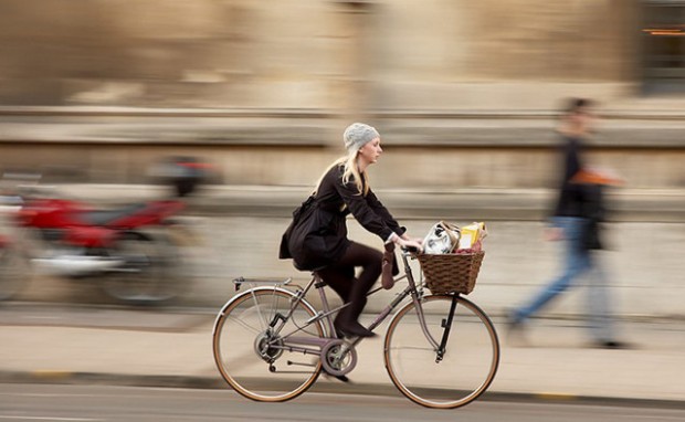 women-bike_2519263k-620x382